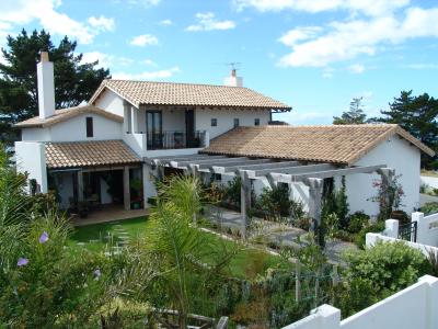 View Photo: Clay Roof Tiles - La Escandella Collection - Curvado Range
