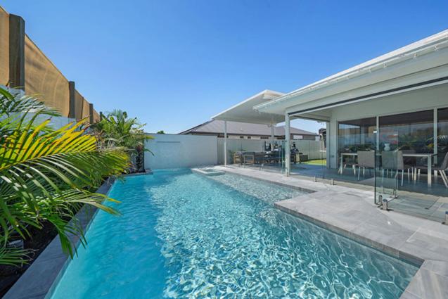 Ways in Which Swimming Pools Improve Your Home & Lifestyle
