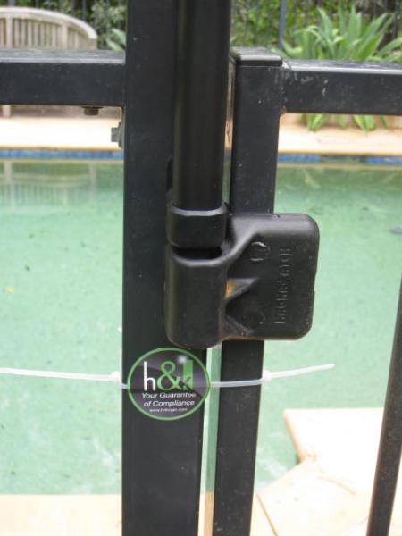View Photo: Unsafe Pool Barrier