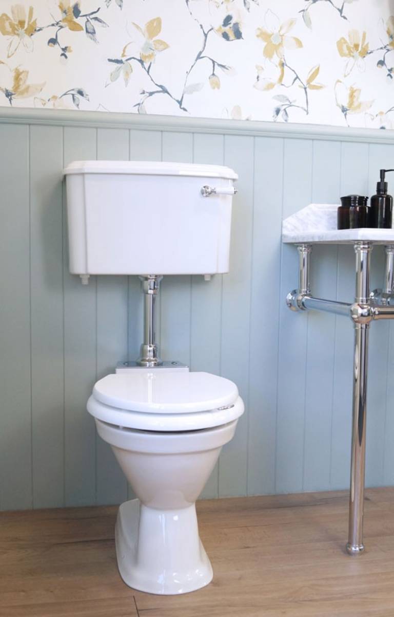 View Photo: BIRMINGHAM TOILET WITH LOW LEVEL CISTERN