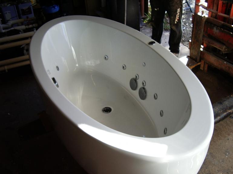 Freestanding Oval Spa