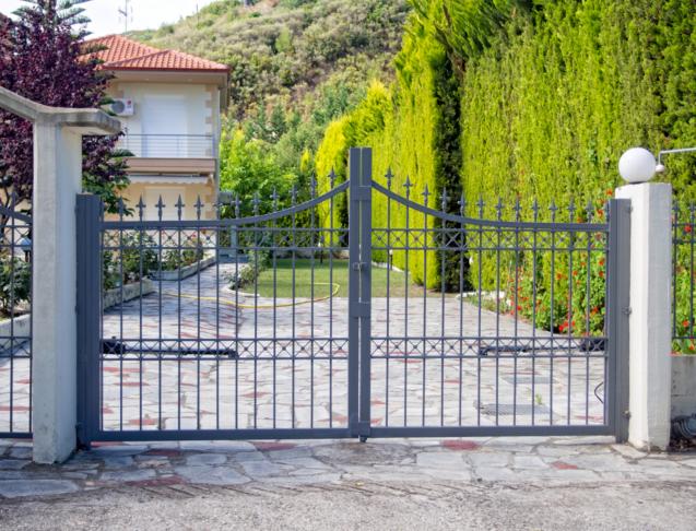 Read Article: 5 of the Most Impressive Fences in the World
